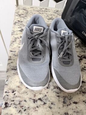 Nike Flex Experience RN 7 Gray White Mesh Athletic Sneakers Unisex Kids Size 6